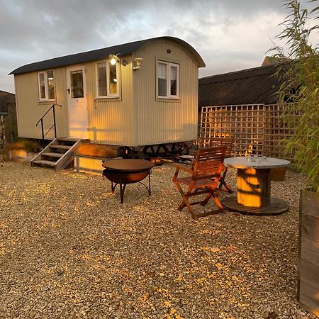 The Shepherd'S Hut Mixbury Exterior photo