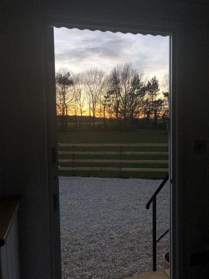 The Shepherd'S Hut Mixbury Exterior photo