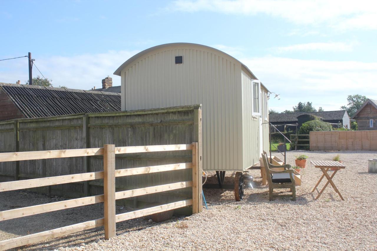 The Shepherd'S Hut Mixbury Exterior photo
