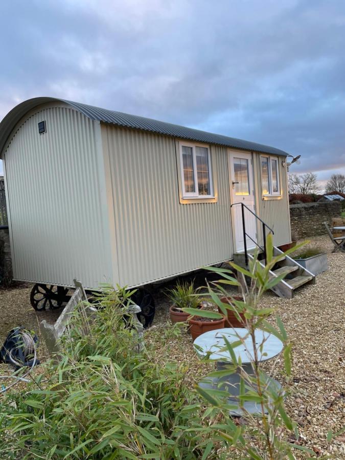 The Shepherd'S Hut Mixbury Exterior photo