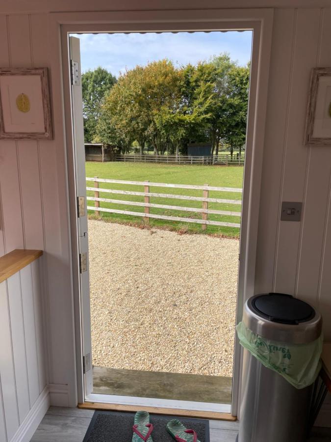 The Shepherd'S Hut Mixbury Exterior photo