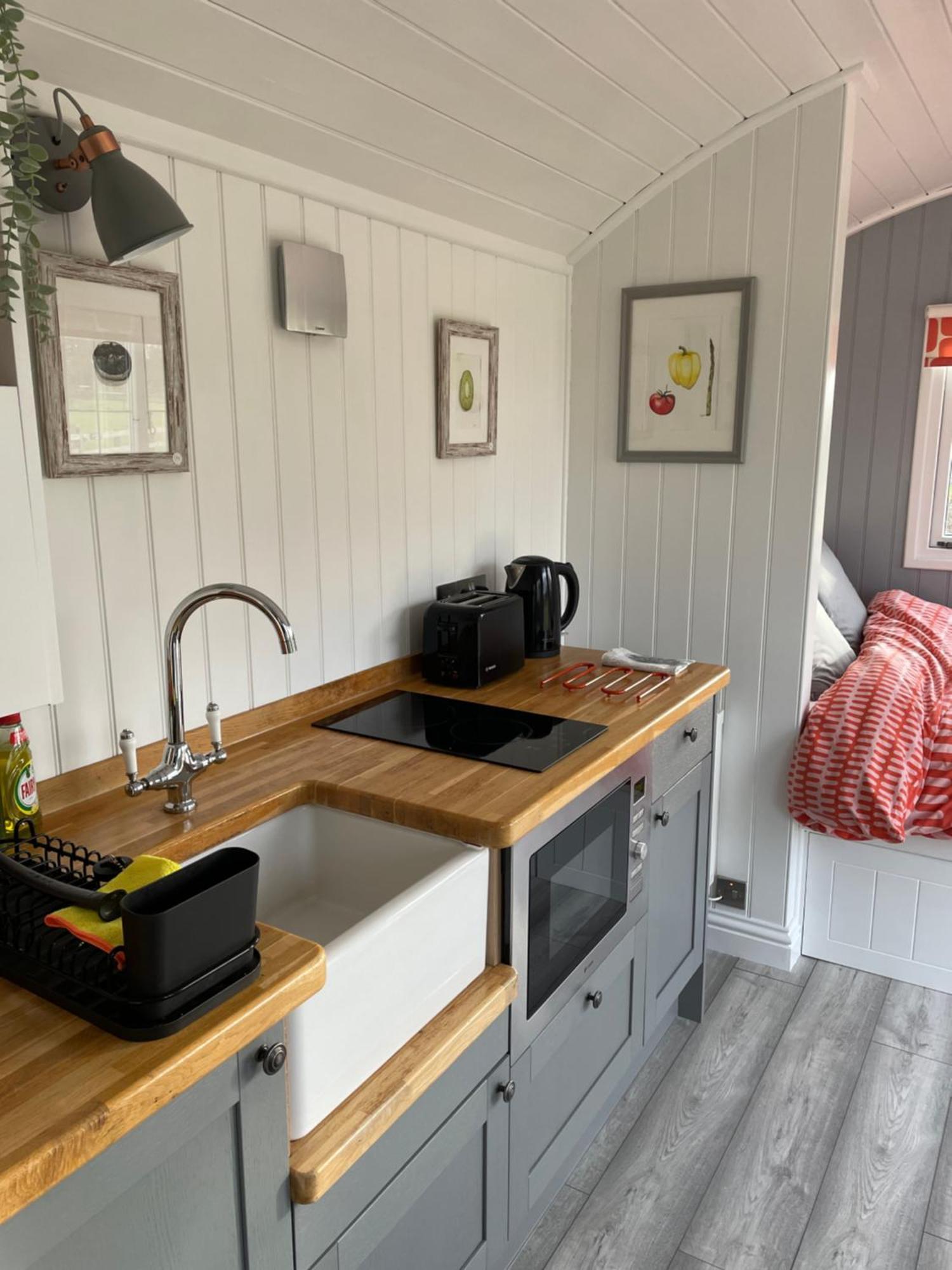 The Shepherd'S Hut Mixbury Exterior photo