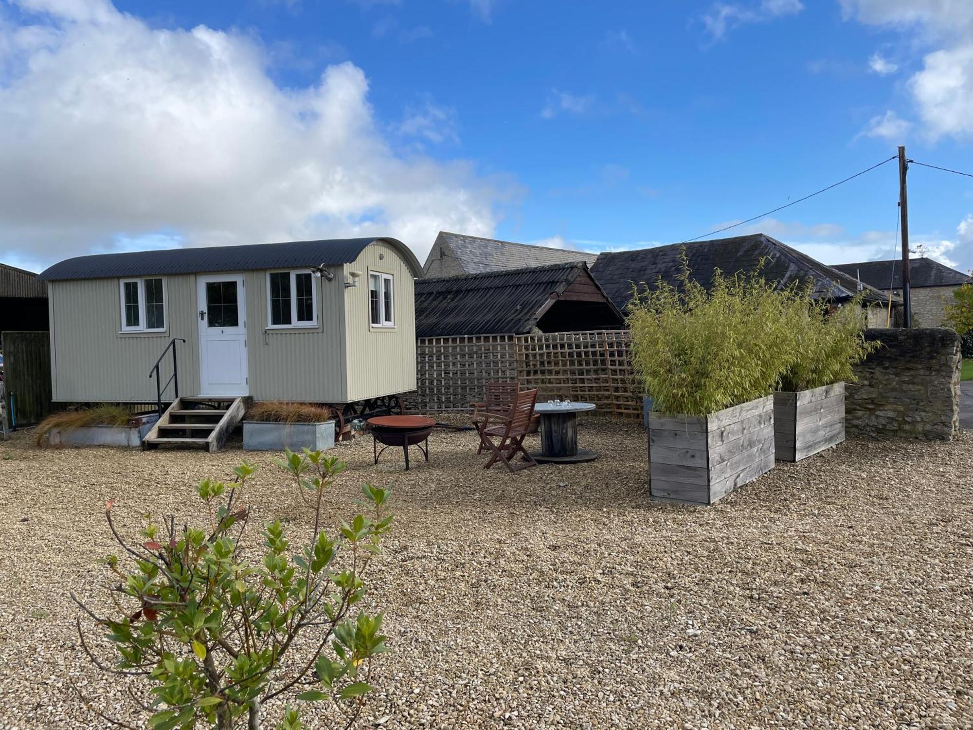 The Shepherd'S Hut Mixbury Exterior photo